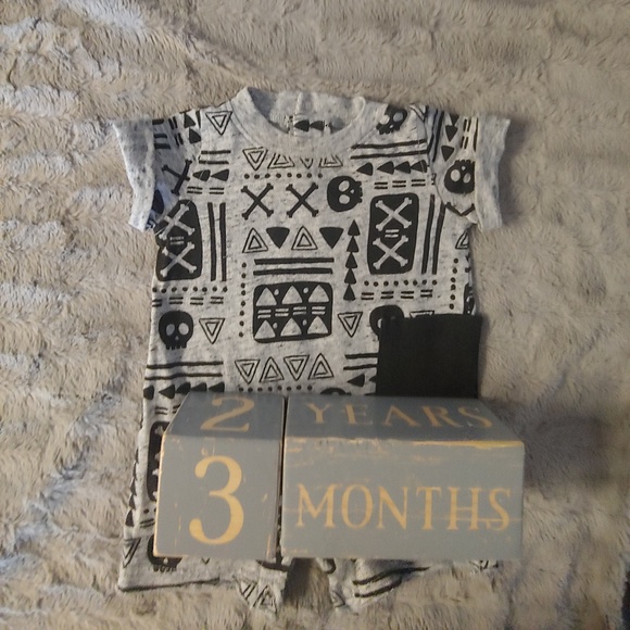 Koala Kik "Born Wild" Skull Romper; 0-3 months - Picture 2 of 5